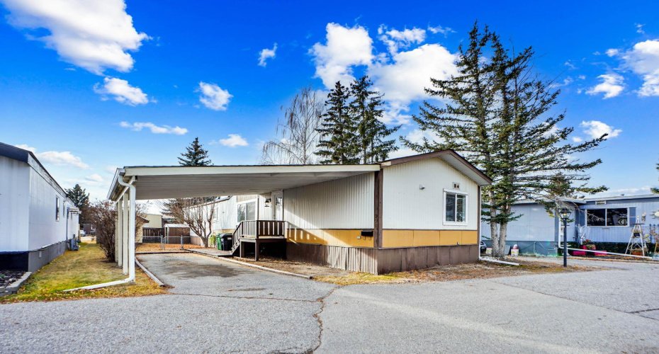 3223 83 Street, Calgary, Alberta T3B 5N4, 3 Bedrooms Bedrooms, ,2 BathroomsBathrooms,Mobile,For Sale,83,A2271534