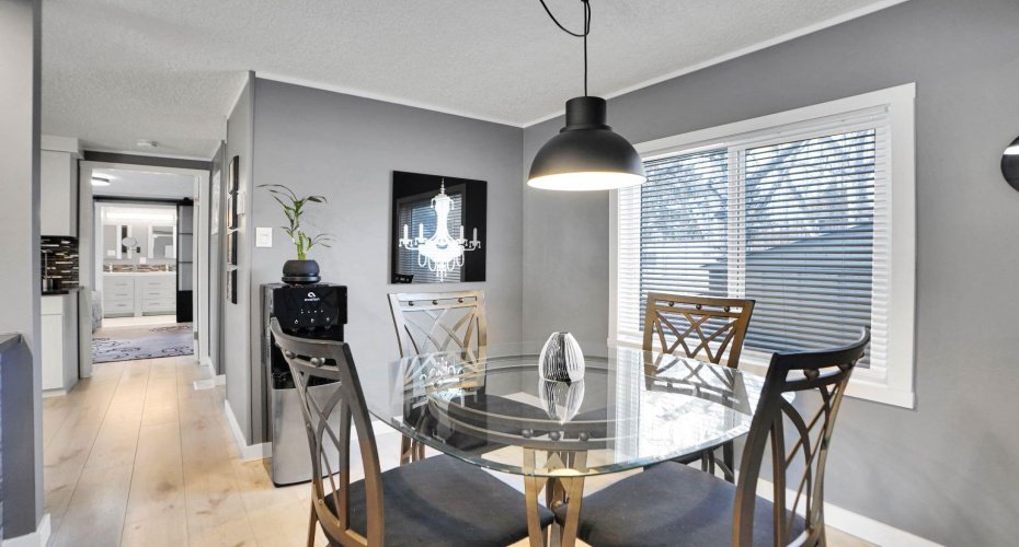 3223 83 Street, Calgary, Alberta T3B 5N4, 3 Bedrooms Bedrooms, ,2 BathroomsBathrooms,Mobile,For Sale,83,A2271534