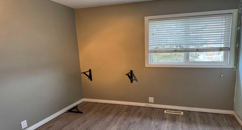 220 Erin Mount Crescent, Calgary, Alberta T2B 2T2, 3 Bedrooms Bedrooms, ,2 BathroomsBathrooms,Residential,For Sale,Erin Mount,A2271739