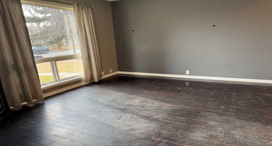 220 Erin Mount Crescent, Calgary, Alberta T2B 2T2, 3 Bedrooms Bedrooms, ,2 BathroomsBathrooms,Residential,For Sale,Erin Mount,A2271739