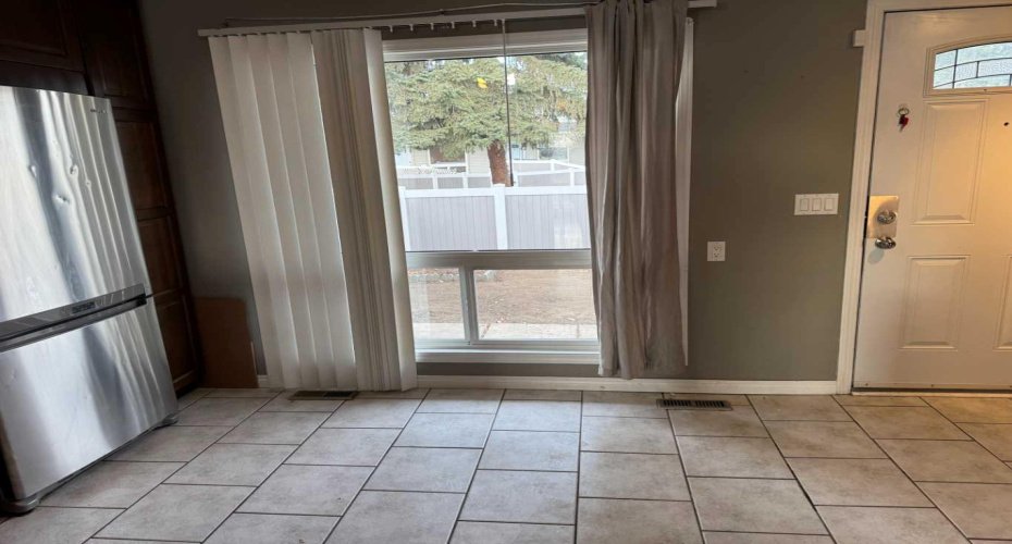 220 Erin Mount Crescent, Calgary, Alberta T2B 2T2, 3 Bedrooms Bedrooms, ,2 BathroomsBathrooms,Residential,For Sale,Erin Mount,A2271739