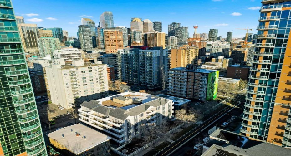 820 15 Avenue, Calgary, Alberta T2R 0S1, 2 Bedrooms Bedrooms, ,2 BathroomsBathrooms,Residential,For Sale,15,A2271775