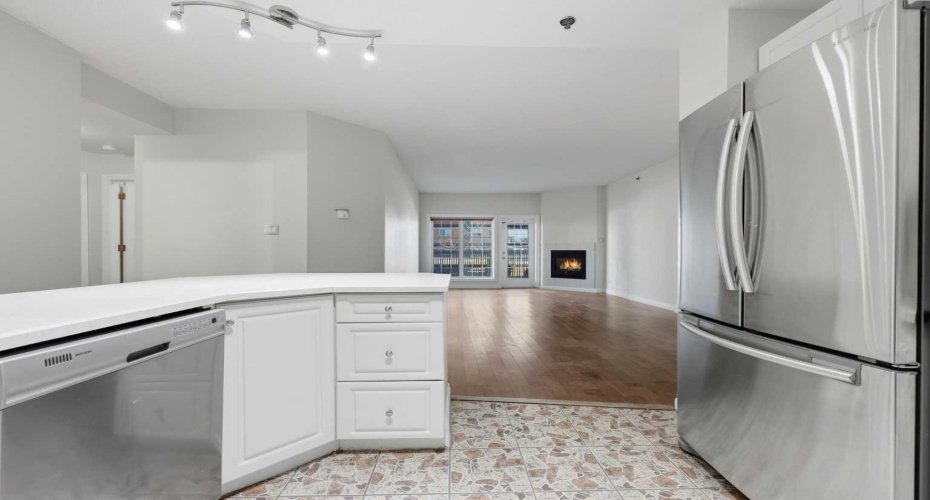 820 15 Avenue, Calgary, Alberta T2R 0S1, 2 Bedrooms Bedrooms, ,2 BathroomsBathrooms,Residential,For Sale,15,A2271775