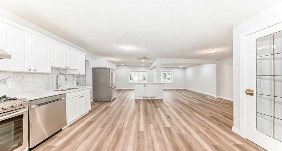 307 Huntridge Road, Calgary, Alberta T2K 4B8, 5 Bedrooms Bedrooms, ,3 BathroomsBathrooms,Residential,For Sale,Huntridge,A2272014