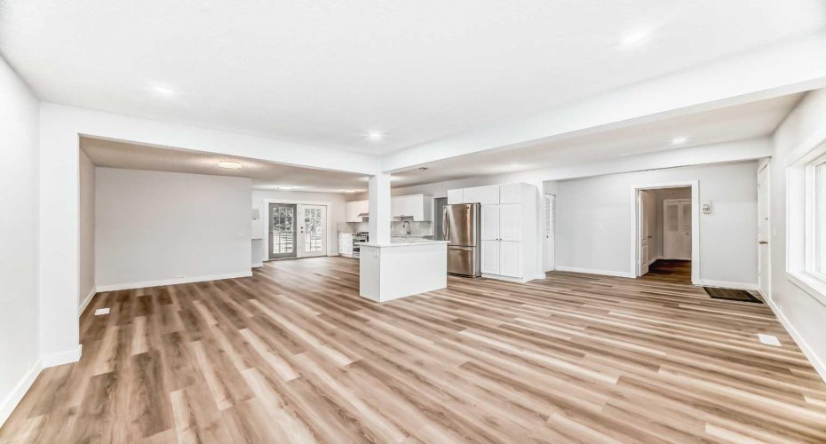 307 Huntridge Road, Calgary, Alberta T2K 4B8, 5 Bedrooms Bedrooms, ,3 BathroomsBathrooms,Residential,For Sale,Huntridge,A2272014