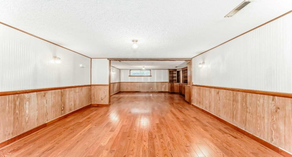 307 Huntridge Road, Calgary, Alberta T2K 4B8, 5 Bedrooms Bedrooms, ,3 BathroomsBathrooms,Residential,For Sale,Huntridge,A2272014