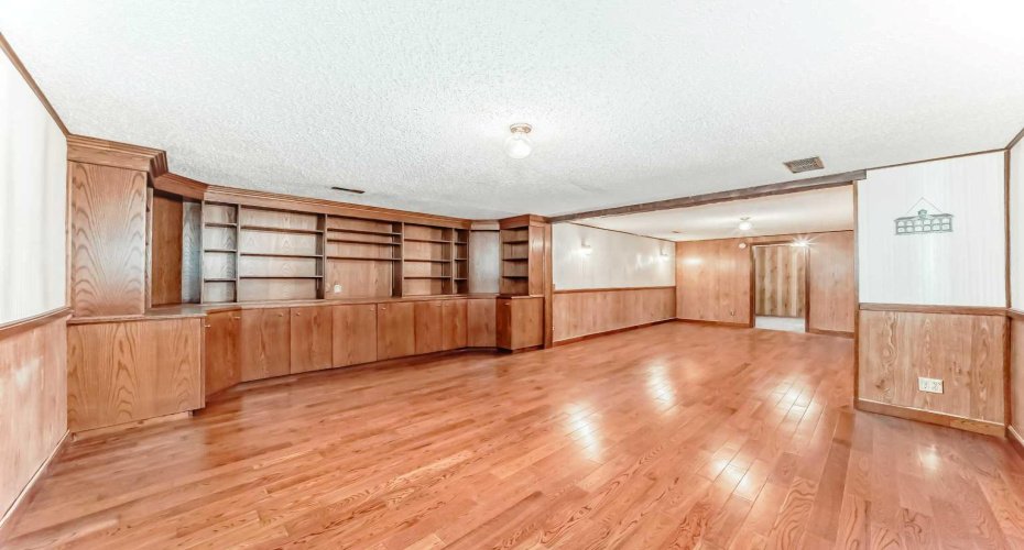 307 Huntridge Road, Calgary, Alberta T2K 4B8, 5 Bedrooms Bedrooms, ,3 BathroomsBathrooms,Residential,For Sale,Huntridge,A2272014