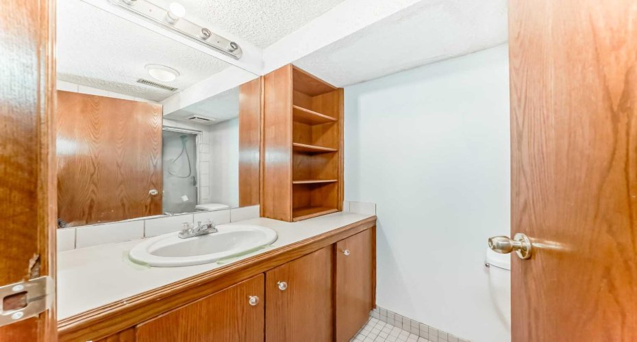 307 Huntridge Road, Calgary, Alberta T2K 4B8, 5 Bedrooms Bedrooms, ,3 BathroomsBathrooms,Residential,For Sale,Huntridge,A2272014