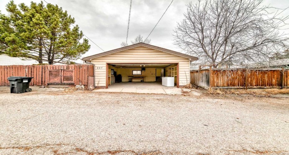 307 Huntridge Road, Calgary, Alberta T2K 4B8, 5 Bedrooms Bedrooms, ,3 BathroomsBathrooms,Residential,For Sale,Huntridge,A2272014