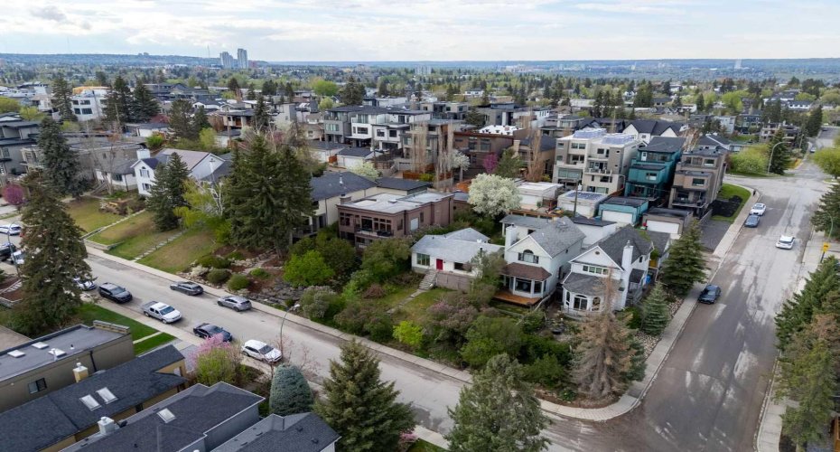 2006 30 Avenue, Calgary, Alberta T2T 1R2, 2 Bedrooms Bedrooms, ,1 BathroomBathrooms,Residential,For Sale,30,A2272065