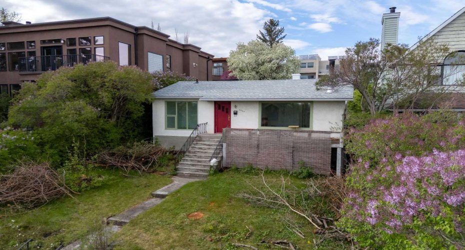 2006 30 Avenue, Calgary, Alberta T2T 1R2, 2 Bedrooms Bedrooms, ,1 BathroomBathrooms,Residential,For Sale,30,A2272065