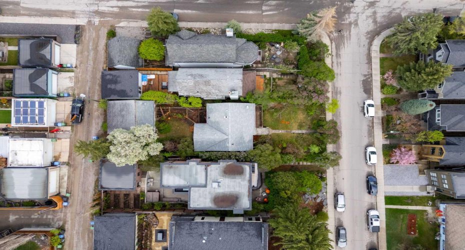 2006 30 Avenue, Calgary, Alberta T2T 1R2, 2 Bedrooms Bedrooms, ,1 BathroomBathrooms,Residential,For Sale,30,A2272065