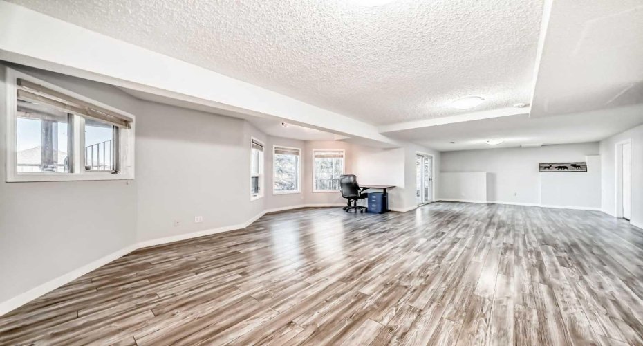 1396 Shawnee Road, Calgary, Alberta T2Y 2H1, 4 Bedrooms Bedrooms, ,4 BathroomsBathrooms,Residential,For Sale,Shawnee,A2271876