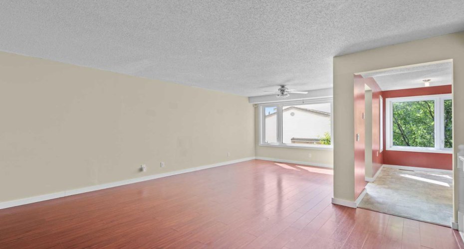 22 Coachway Gardens, Calgary, Alberta T3H 2V9, 3 Bedrooms Bedrooms, ,3 BathroomsBathrooms,Residential,For Sale,Coachway,A2272208