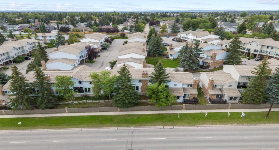 22 Coachway Gardens, Calgary, Alberta T3H 2V9, 3 Bedrooms Bedrooms, ,3 BathroomsBathrooms,Residential,For Sale,Coachway,A2272208