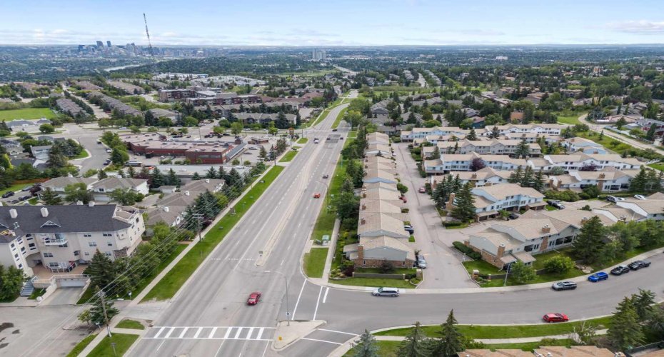 22 Coachway Gardens, Calgary, Alberta T3H 2V9, 3 Bedrooms Bedrooms, ,3 BathroomsBathrooms,Residential,For Sale,Coachway,A2272208