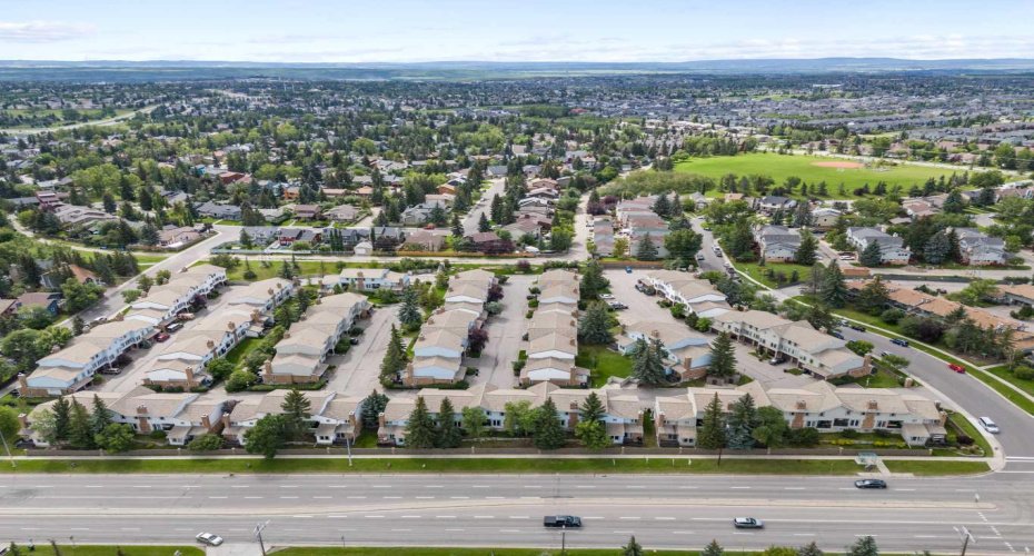 22 Coachway Gardens, Calgary, Alberta T3H 2V9, 3 Bedrooms Bedrooms, ,3 BathroomsBathrooms,Residential,For Sale,Coachway,A2272208