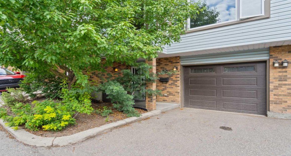 22 Coachway Gardens, Calgary, Alberta T3H 2V9, 3 Bedrooms Bedrooms, ,3 BathroomsBathrooms,Residential,For Sale,Coachway,A2272208