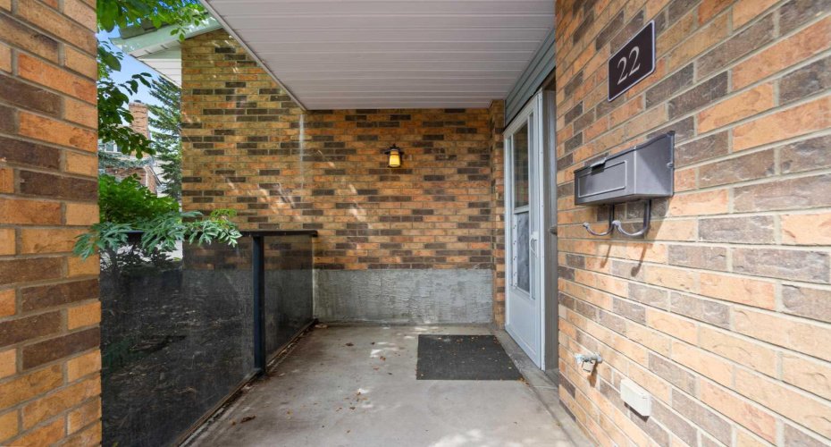 22 Coachway Gardens, Calgary, Alberta T3H 2V9, 3 Bedrooms Bedrooms, ,3 BathroomsBathrooms,Residential,For Sale,Coachway,A2272208