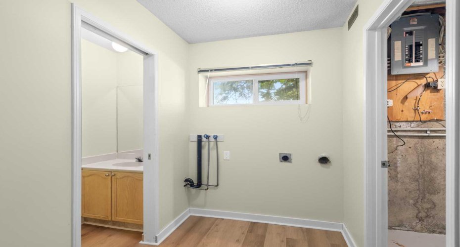 22 Coachway Gardens, Calgary, Alberta T3H 2V9, 3 Bedrooms Bedrooms, ,3 BathroomsBathrooms,Residential,For Sale,Coachway,A2272208