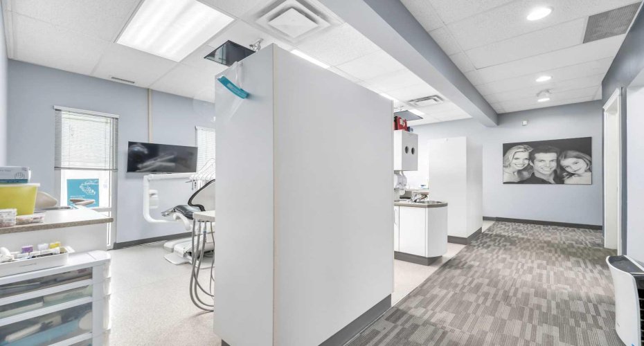 902 9 Avenue, Calgary, Alberta T2P 1L8, ,Commercial,For Sale,Springhetti Dental Building,9,A2232286