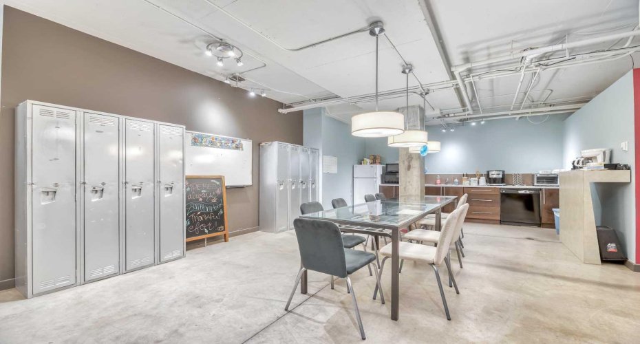 902 9 Avenue, Calgary, Alberta T2P 1L8, ,Commercial,For Sale,Springhetti Dental Building,9,A2232286