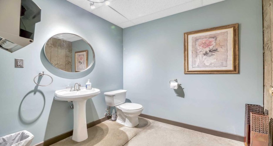 902 9 Avenue, Calgary, Alberta T2P 1L8, ,Commercial,For Sale,Springhetti Dental Building,9,A2232286