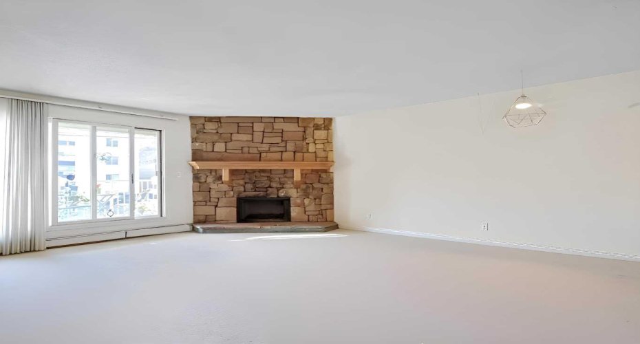 Fireplace vacant