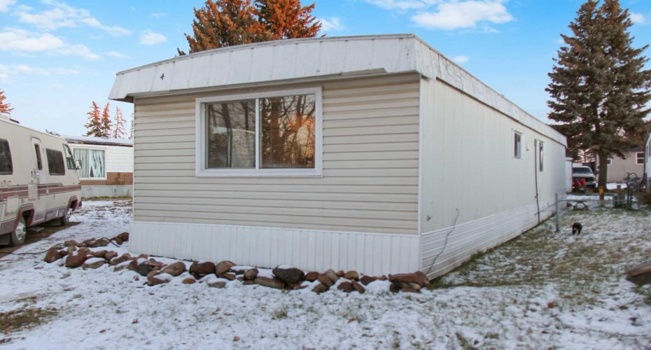 4504 41 Street, Camrose, Alberta T4V4K4, 2 Bedrooms Bedrooms, ,1 BathroomBathrooms,Mobile,For Sale,41,A2272481