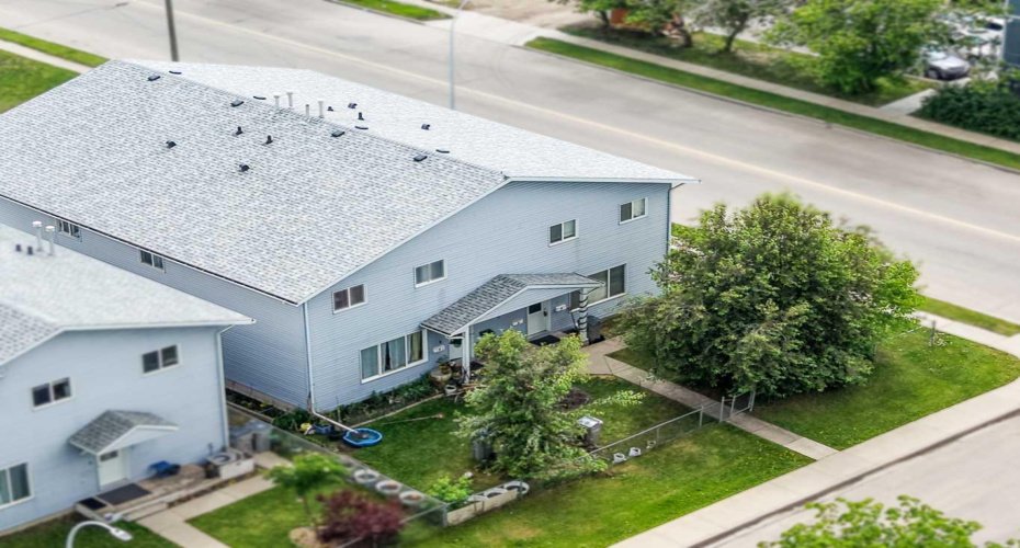 10029 105 Avenue, Grande Prairie, Alberta T8V 1H2, 3 Bedrooms Bedrooms, ,2 BathroomsBathrooms,Residential,For Sale,105,A2207702