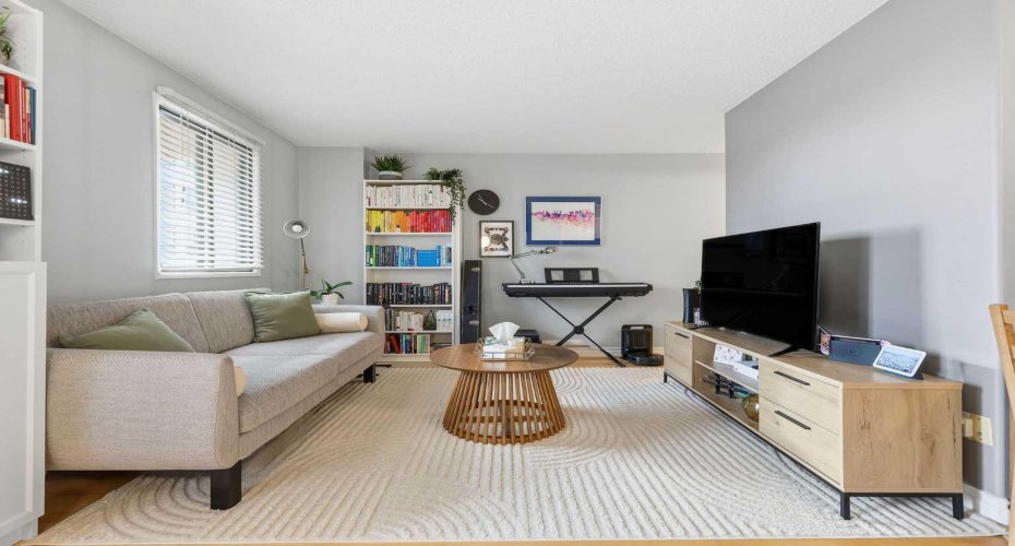 111 14 Avenue, Calgary, Alberta T2G 4Z8, 1 Bedroom Bedrooms, ,1 BathroomBathrooms,Residential,For Sale,14,A2272713