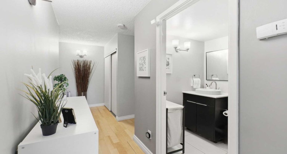 111 14 Avenue, Calgary, Alberta T2G 4Z8, 1 Bedroom Bedrooms, ,1 BathroomBathrooms,Residential,For Sale,14,A2272713