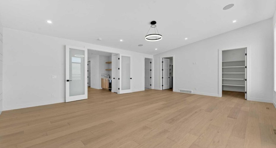 960 South Shore Terrace, Chestermere, Alberta T1X 2S2, 7 Bedrooms Bedrooms, ,7 BathroomsBathrooms,Residential,For Sale,South Shore Terrace,A2273181