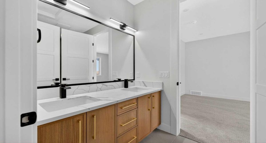 960 South Shore Terrace, Chestermere, Alberta T1X 2S2, 7 Bedrooms Bedrooms, ,7 BathroomsBathrooms,Residential,For Sale,South Shore Terrace,A2273181