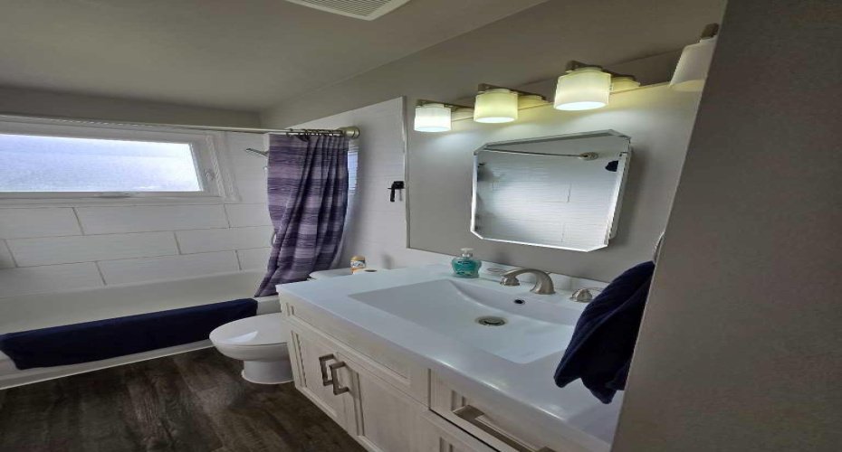 Main 4 Piece Bathroom