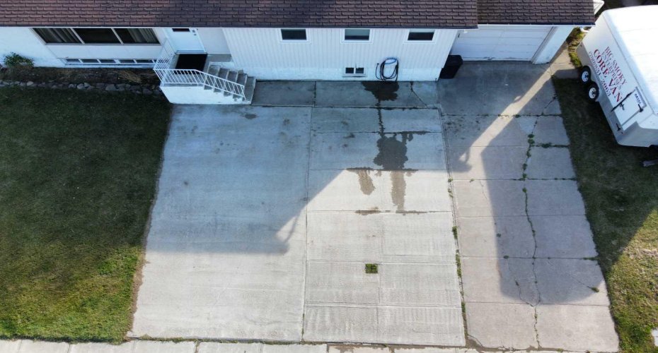 525 6 Avenue, Fox Creek, Alberta T0H 1P0, 6 Bedrooms Bedrooms, ,2 BathroomsBathrooms,Residential,For Sale,6,A2248948