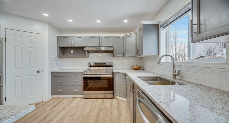 104 Cove Crescent, Chestermere, Alberta T1X 5J1, 5 Bedrooms Bedrooms, ,4 BathroomsBathrooms,Residential,For Sale,Cove,A2272792