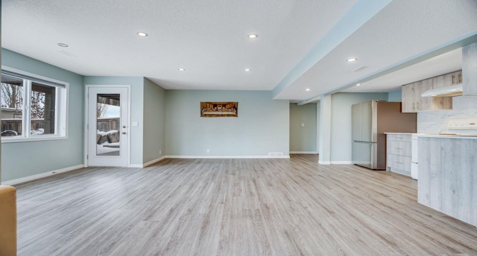 104 Cove Crescent, Chestermere, Alberta T1X 5J1, 5 Bedrooms Bedrooms, ,4 BathroomsBathrooms,Residential,For Sale,Cove,A2272792