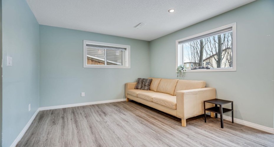 104 Cove Crescent, Chestermere, Alberta T1X 5J1, 5 Bedrooms Bedrooms, ,4 BathroomsBathrooms,Residential,For Sale,Cove,A2272792