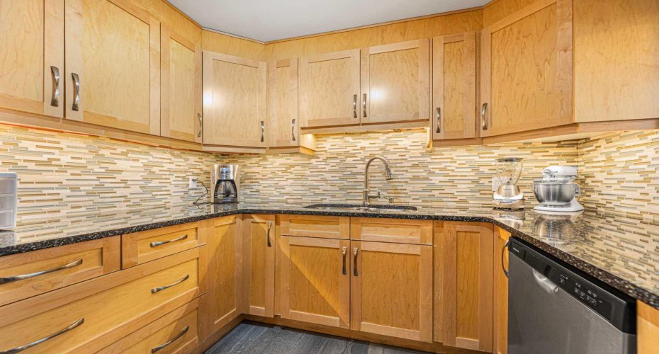 Maple Shaker Cabinets