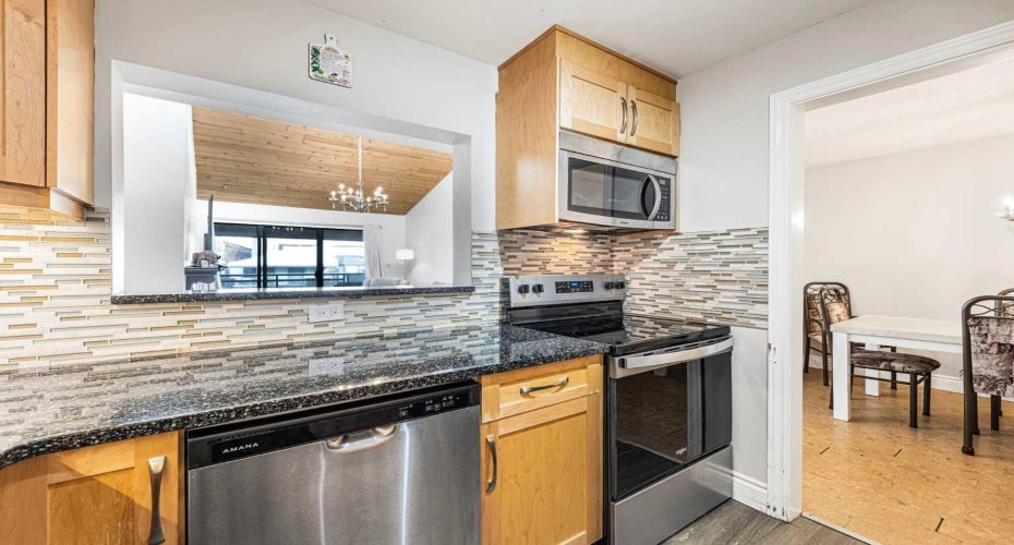 Granite Countertops with a Cutout to Entertain Friends