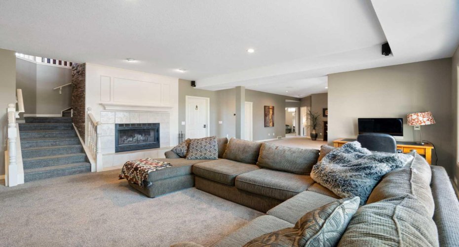 Basement recreation room