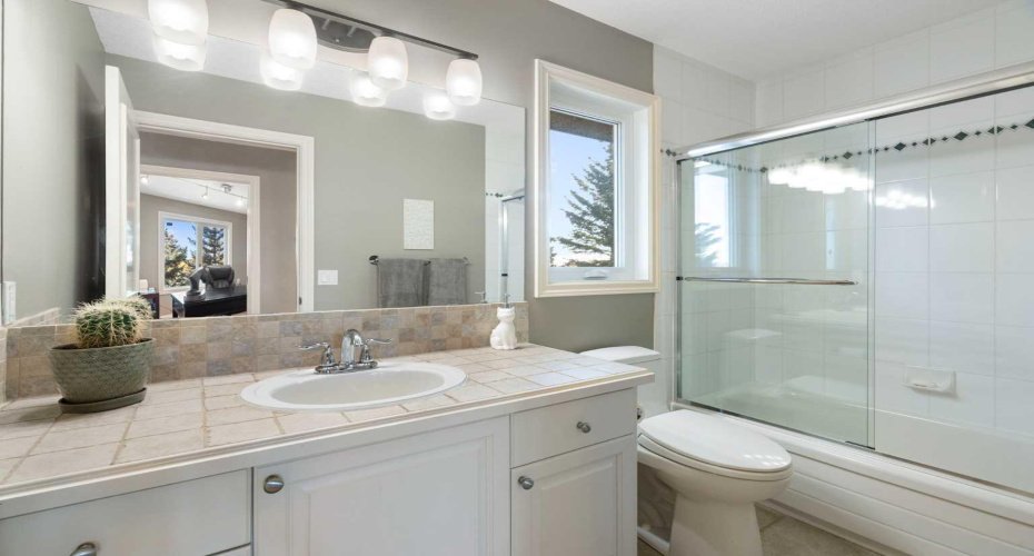 4 pc bathroom - basement