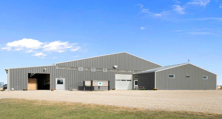 16 stall barn with heated indoor