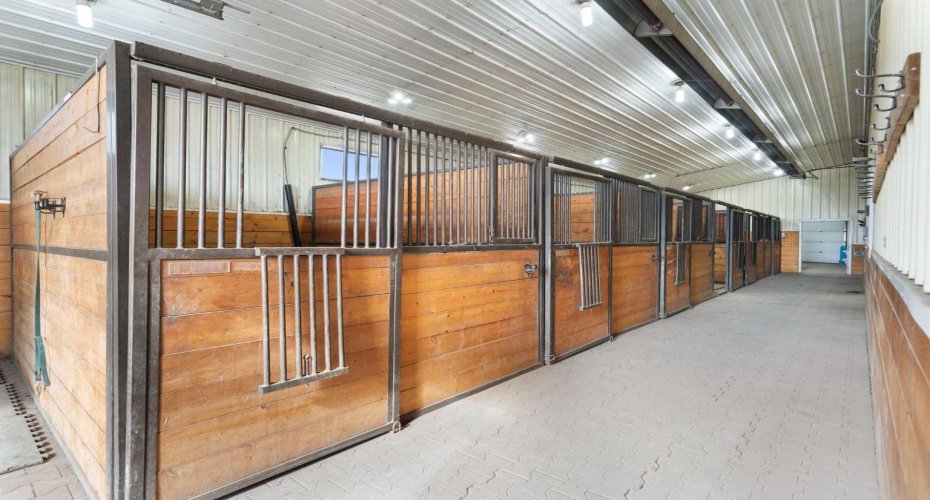 6 stalls: west barn 10'x 12
