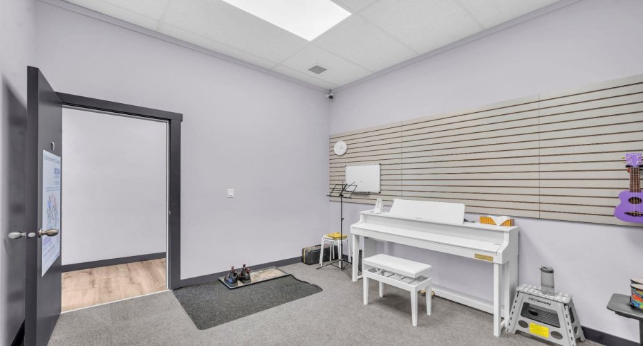 Calgary, Alberta, ,Commercial,For Lease,A2273469