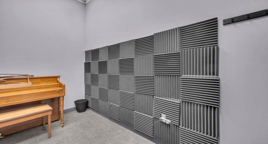 Calgary, Alberta, ,Commercial,For Lease,A2273469