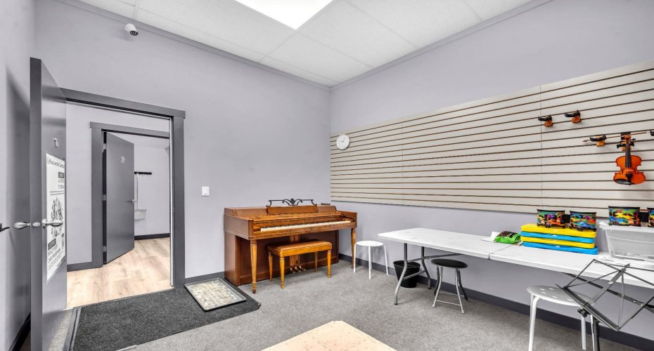 Calgary, Alberta, ,Commercial,For Lease,A2273469