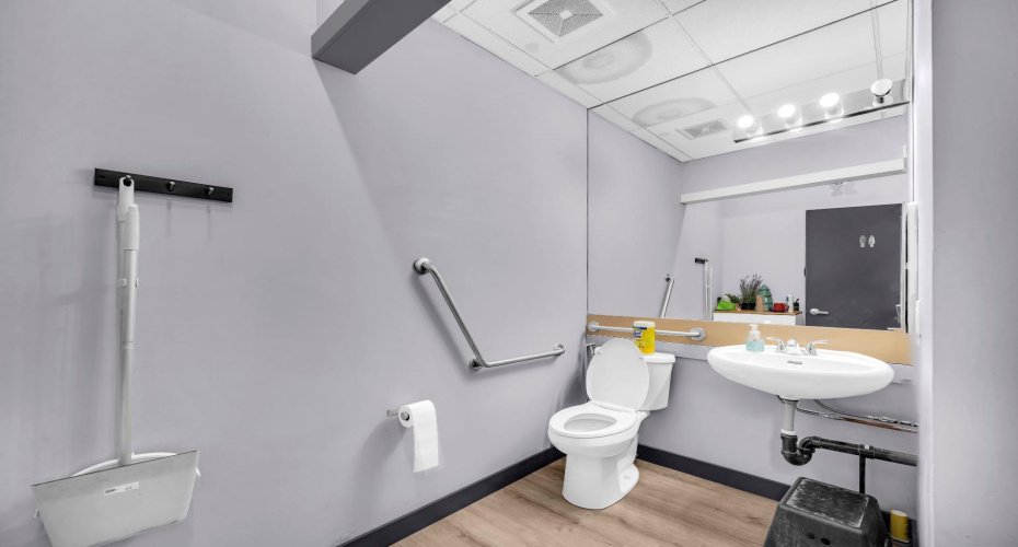 Calgary, Alberta, ,Commercial,For Lease,A2273469