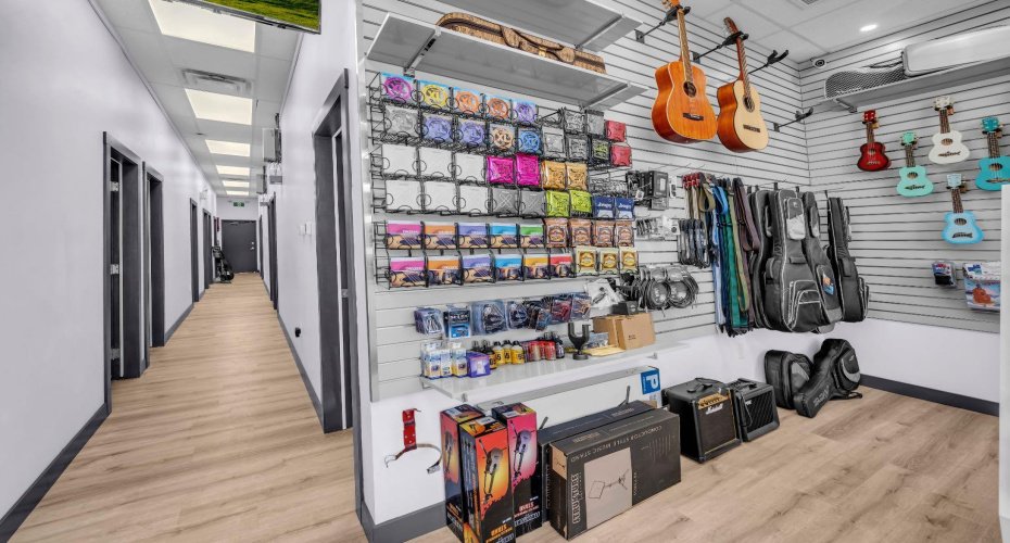 Calgary, Alberta, ,Commercial,For Lease,A2273469